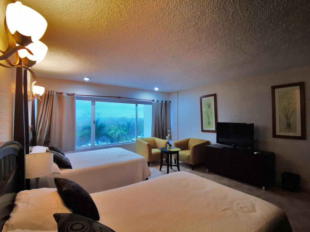 Brisas Beachfront Studios In Hotel Zone Cancun Exterior photo