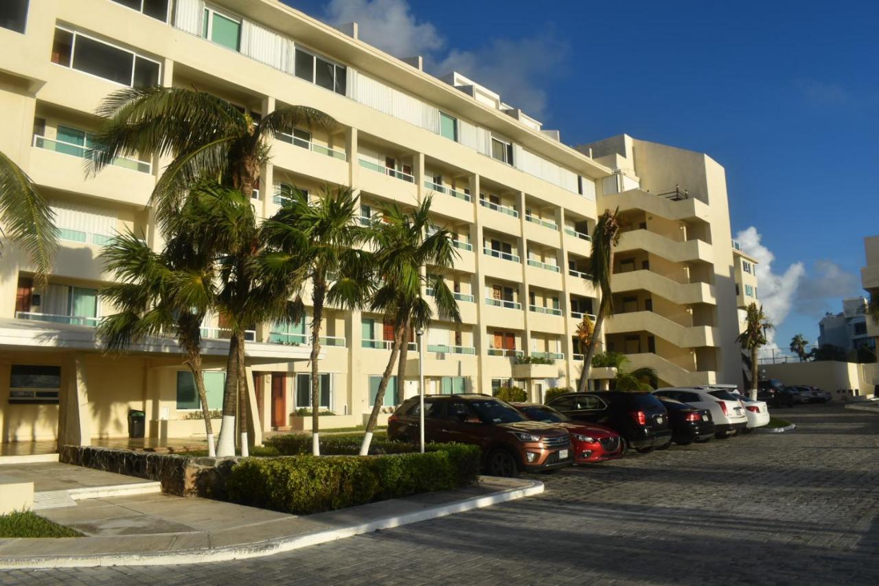 Brisas Beachfront Studios In Hotel Zone Cancun Exterior photo