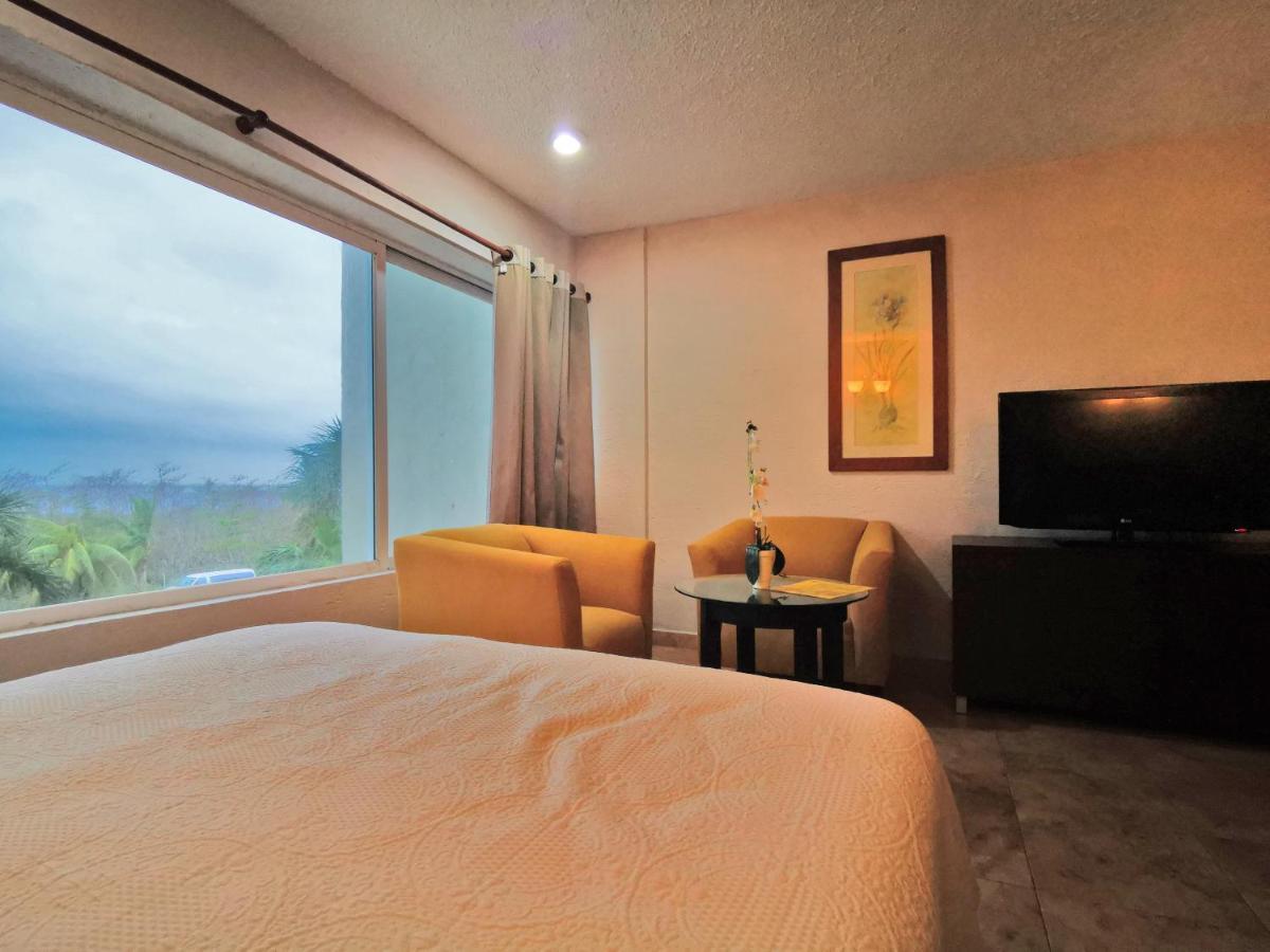 Brisas Beachfront Studios In Hotel Zone Cancun Exterior photo