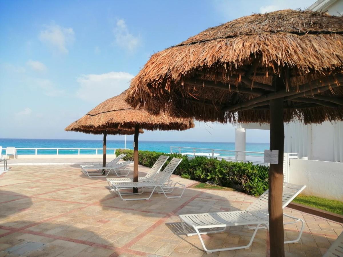 Brisas Beachfront Studios In Hotel Zone Cancun Exterior photo