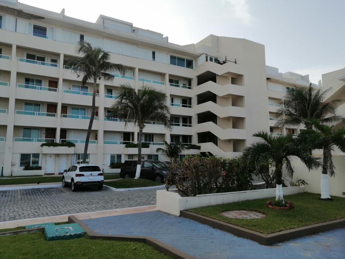 Brisas Beachfront Studios In Hotel Zone Cancun Exterior photo