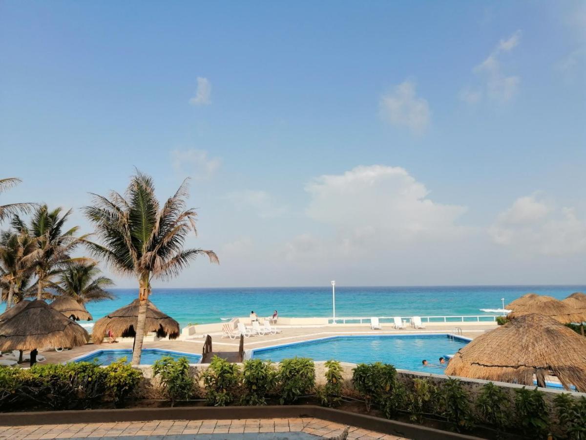 Brisas Beachfront Studios In Hotel Zone Cancun Exterior photo