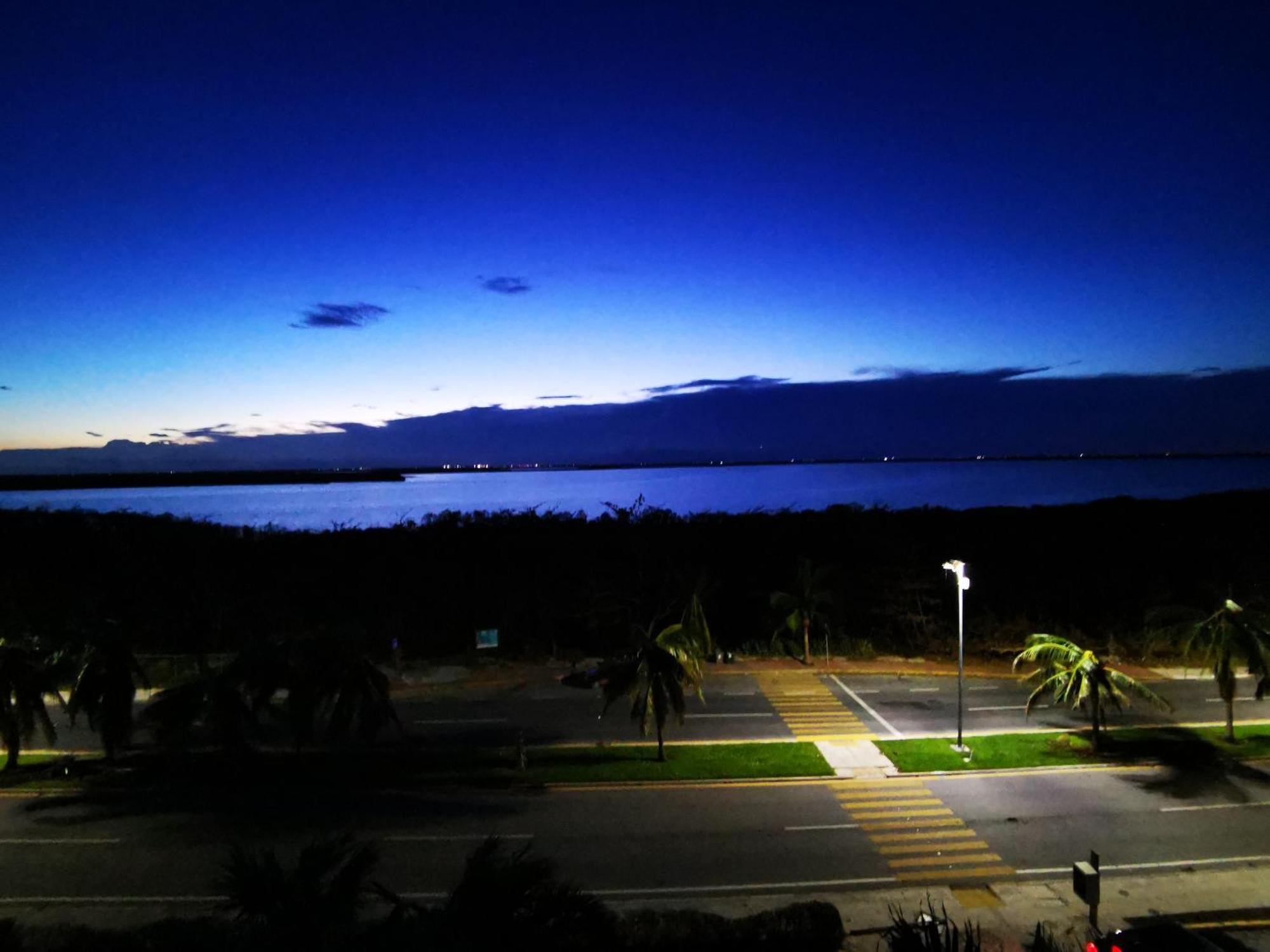 Brisas Beachfront Studios In Hotel Zone Cancun Room photo